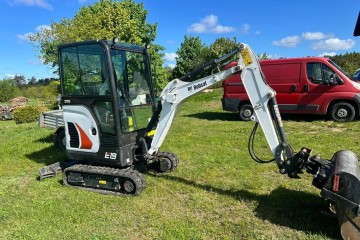 Używana minikoparka BOBCAT E19 – kompaktowa moc i precyzja pracy!