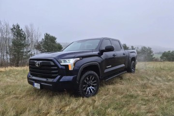 Toyota Tundra 2024 rok SR5